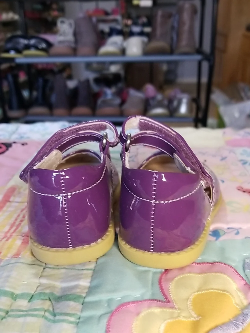 Livie & Luca Purple Patent Leather Mary Jane Size 4 Petals Excellent condition